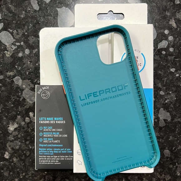 Lifeproof wake iPhone 11/XR case - Picture 2 of 3